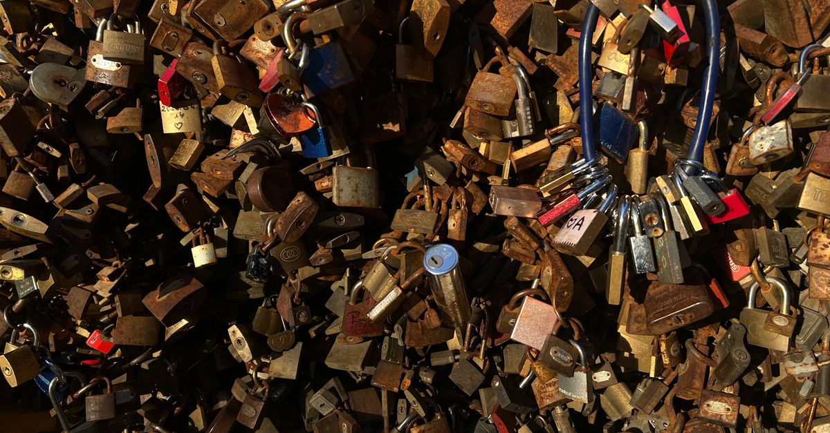 locksmith shop keys — Encino locksmith Corp