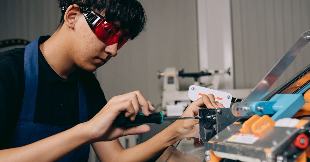 locksmith service technician — Encino locksmith Corp