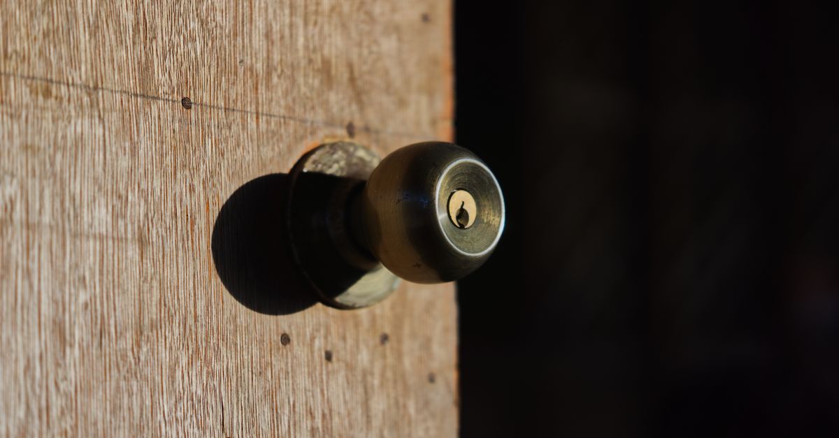 What's Included in a Commercial Locksmith Service Visit — Encino locksmith Corp