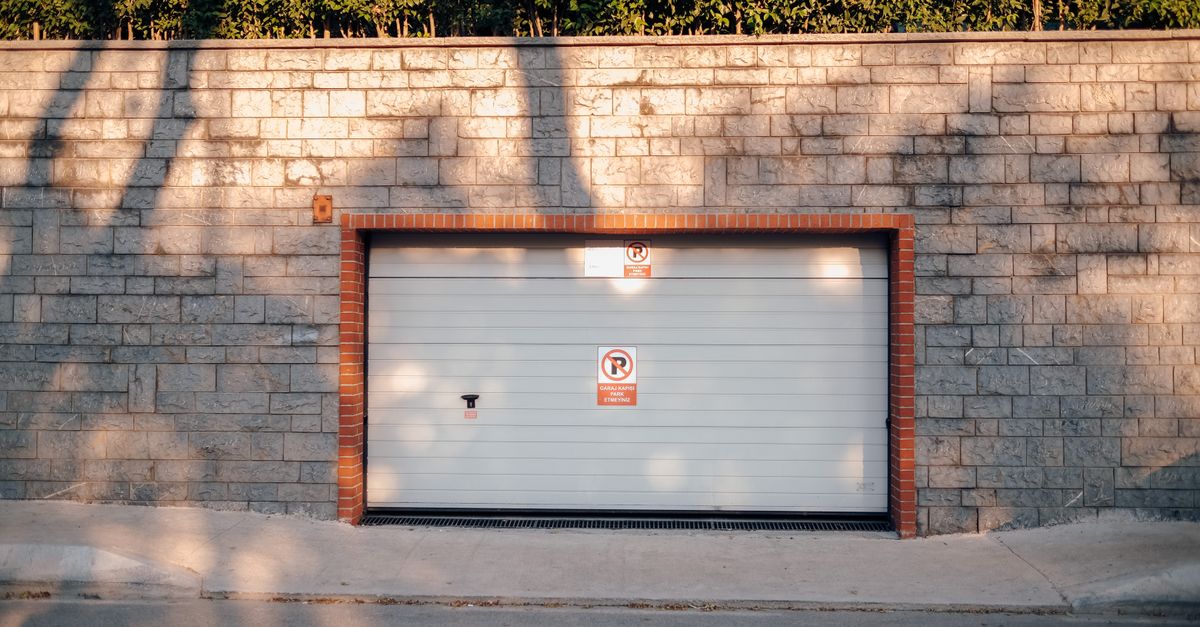 What Determines the Cost of Garage Door Lock Service — Encino locksmith Corp